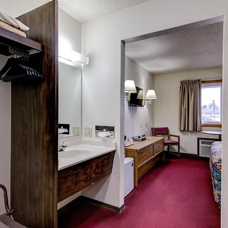 Bloomer Inn & Suites Exterior photo