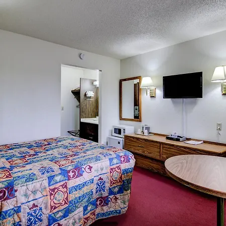 Bloomer Inn & Suites Exterior photo