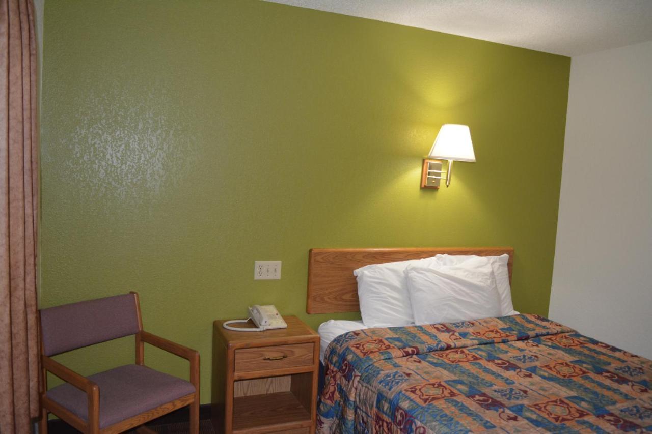 Motel &