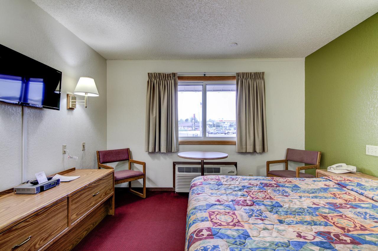 Motel &