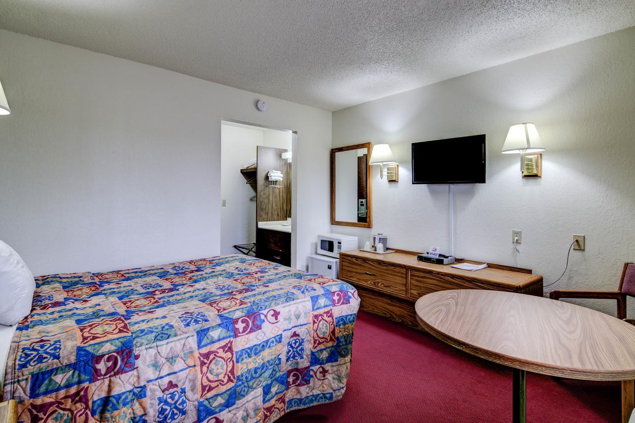 Motel &