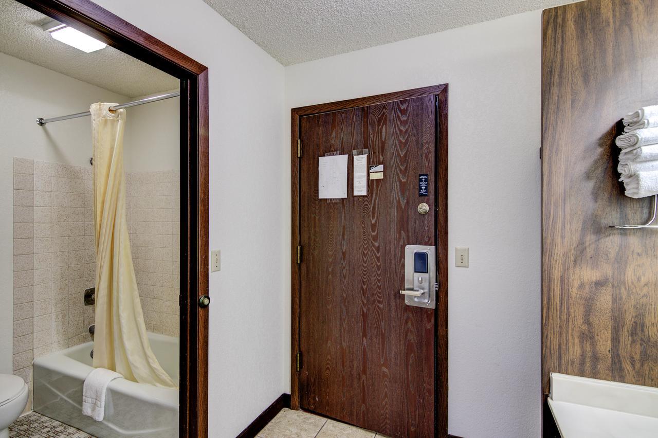 Motel &