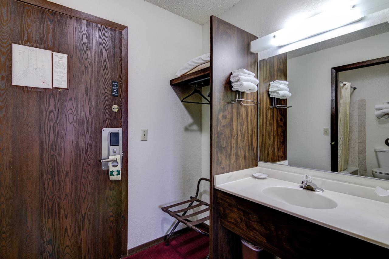 Motel &